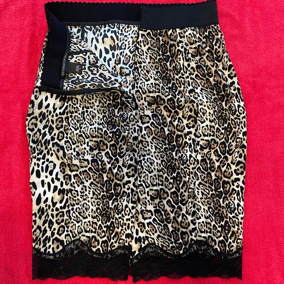 Victoria’s Secret- leopard skirt, lace trim, size 6 - Picture 4 of 6